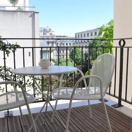 Perpetual Elysée Montaigne París