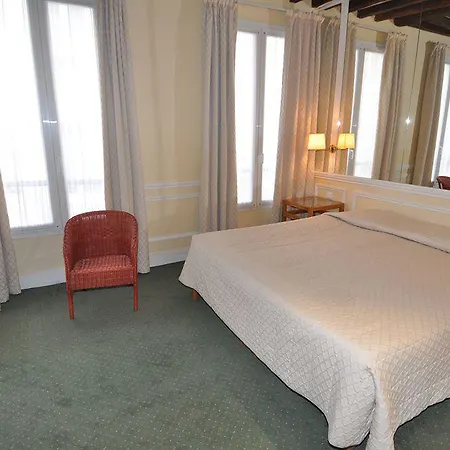 Perpetual Elysée Montaigne 4*