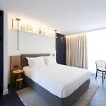 Perpetual Elysee Montaigne 4* パリ