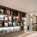 Perpetual Elysee Montaigne 4* パリ