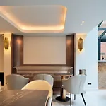 Perpetual Elysee Montaigne ホテル 4*