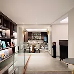 Perpetual Elysee Montaigne ホテル 4*