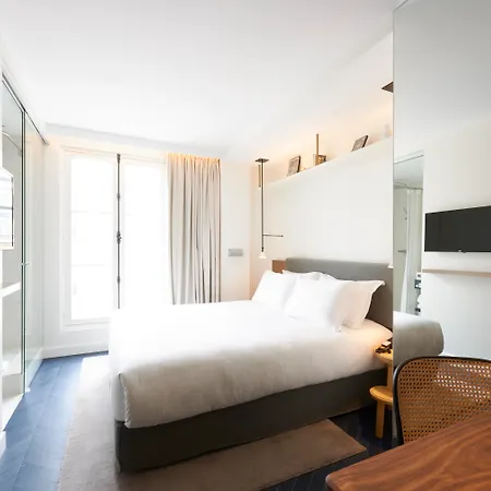 Perpetual Elysee Montaigne Paris