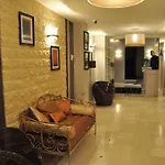 Perpetual Elysee Montaigne 4* Paris
