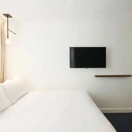Perpetual Elysee Montaigne Hotel Parigi