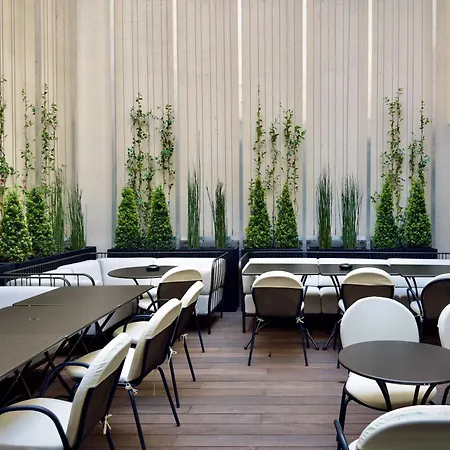 Szálloda Perpetual Elysee Montaigne 4*