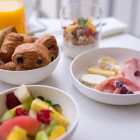 Perpetual Elysee Montaigne Hotel 4*