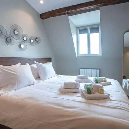 Perpetual Elysee Montaigne Hotel