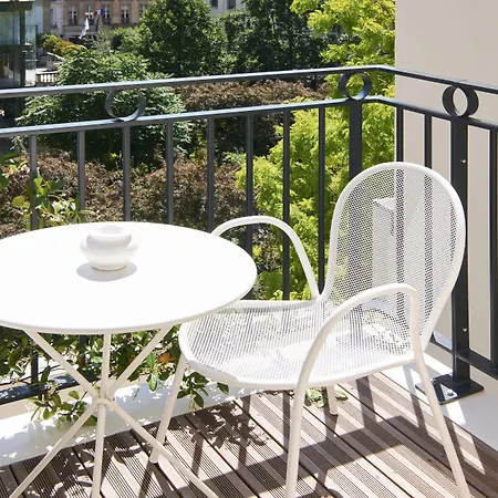 Perpetual Elysee Montaigne Szálloda