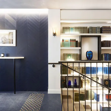 Perpetual Elysee Montaigne 호텔