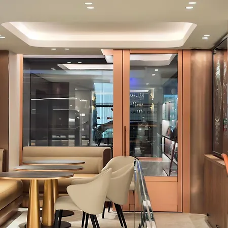 Perpetual Elysee Montaigne 酒店