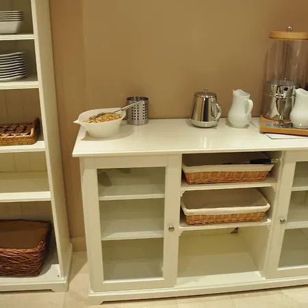 Perpetual Elysee Montaigne