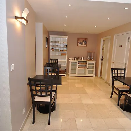 Szálloda Perpetual Elysee Montaigne