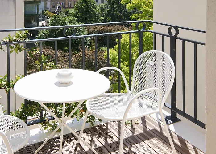 Perpetual Elysée Montaigne Hotel