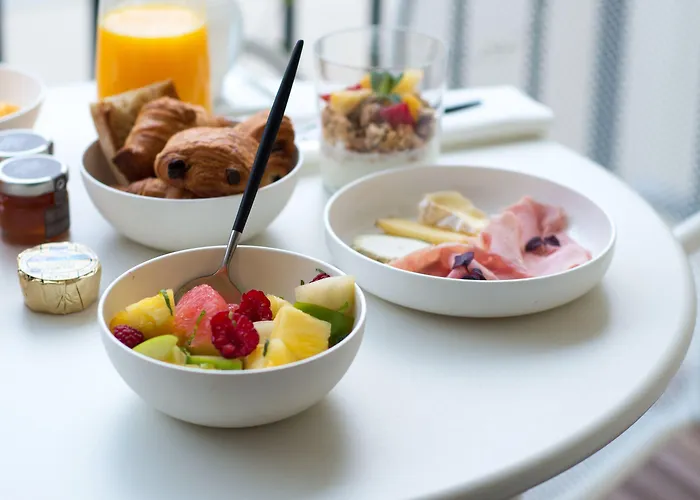 Perpetual Elysée Montaigne