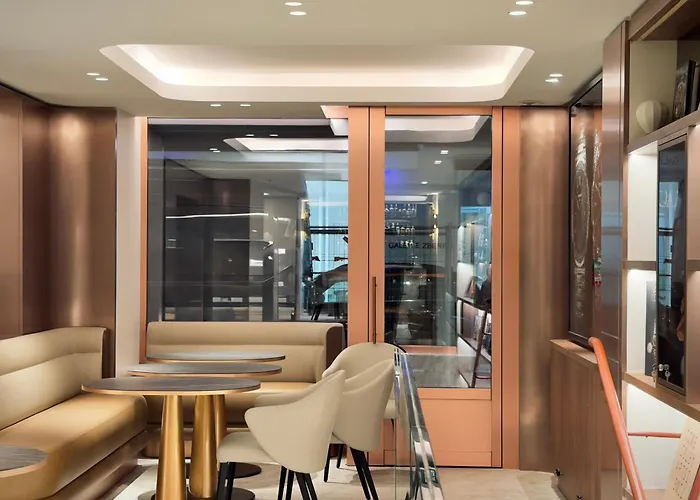 Perpetual Elysee Montaigne 酒店