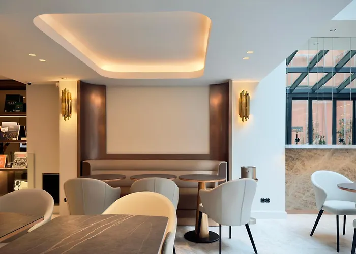 Perpetual Elysée Montaigne Hotel 4*