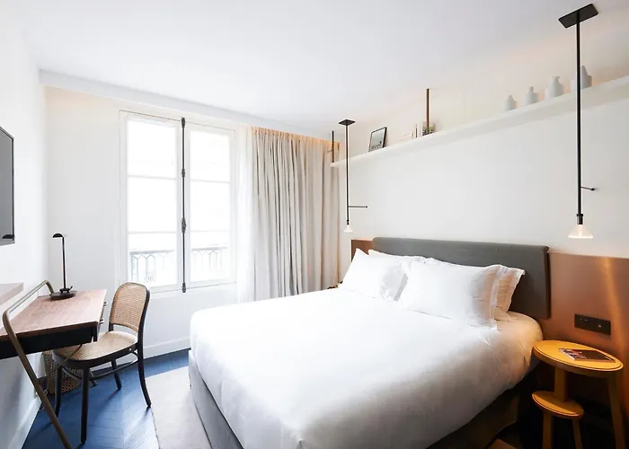 Perpetual Elysée Montaigne Hotel