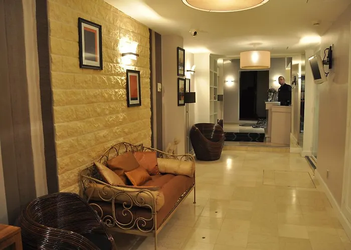 Perpetual Elysee Montaigne 4* Paryż
