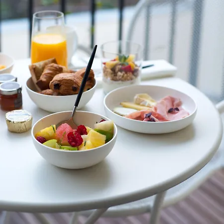 Perpetual Elysée Montaigne