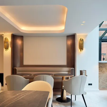 Perpetual Elysée Montaigne Hotel 4*