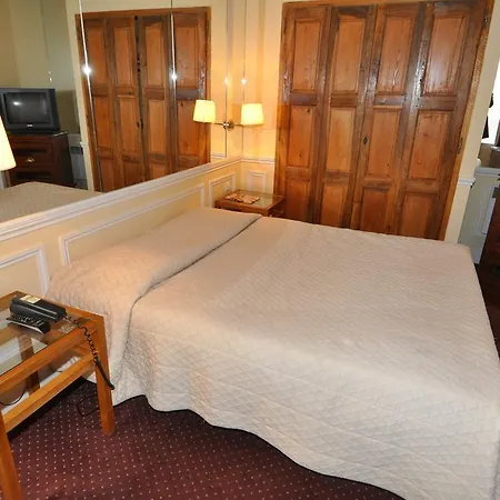 Hotel Perpetual Elysee Montaigne 4*