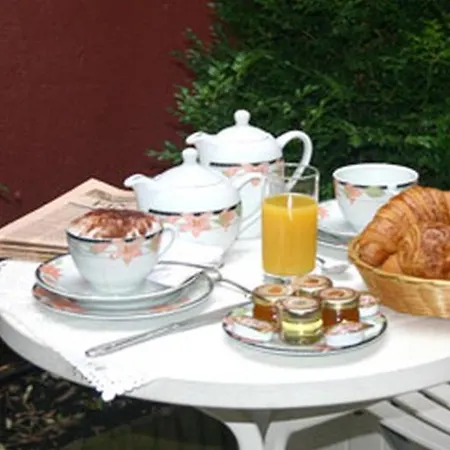 Perpetual Elysée Montaigne Hotel