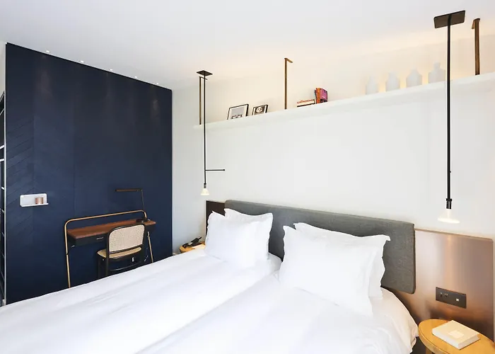 Perpetual Elysee Montaigne Paris