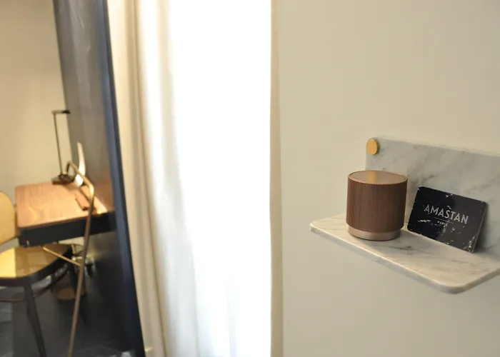 Perpetual Elysee Montaigne Paris