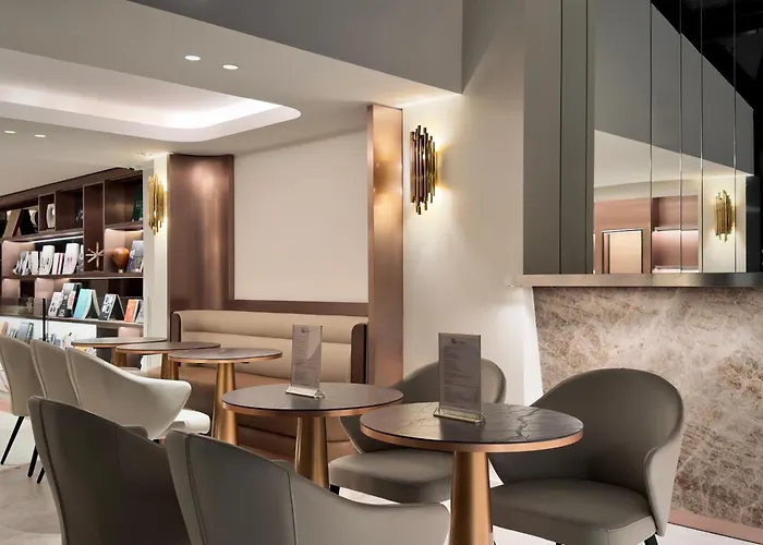 Perpetual Elysee Montaigne 4*