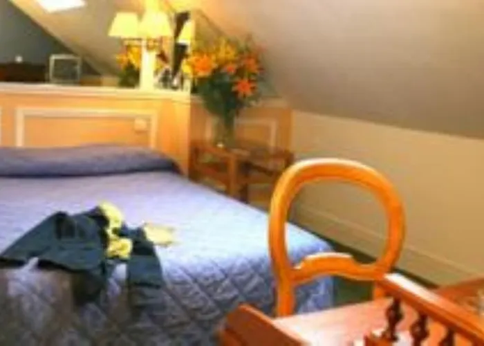 Perpetual Elysee Montaigne Paris