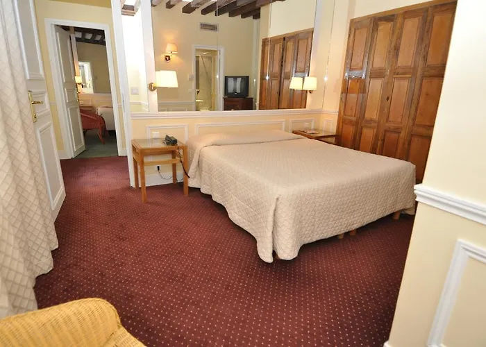 Hotell Perpetual Elysee Montaigne Paris