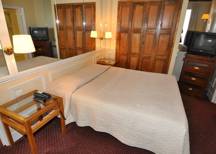 Hotel Perpetual Elysee Montaigne 4*